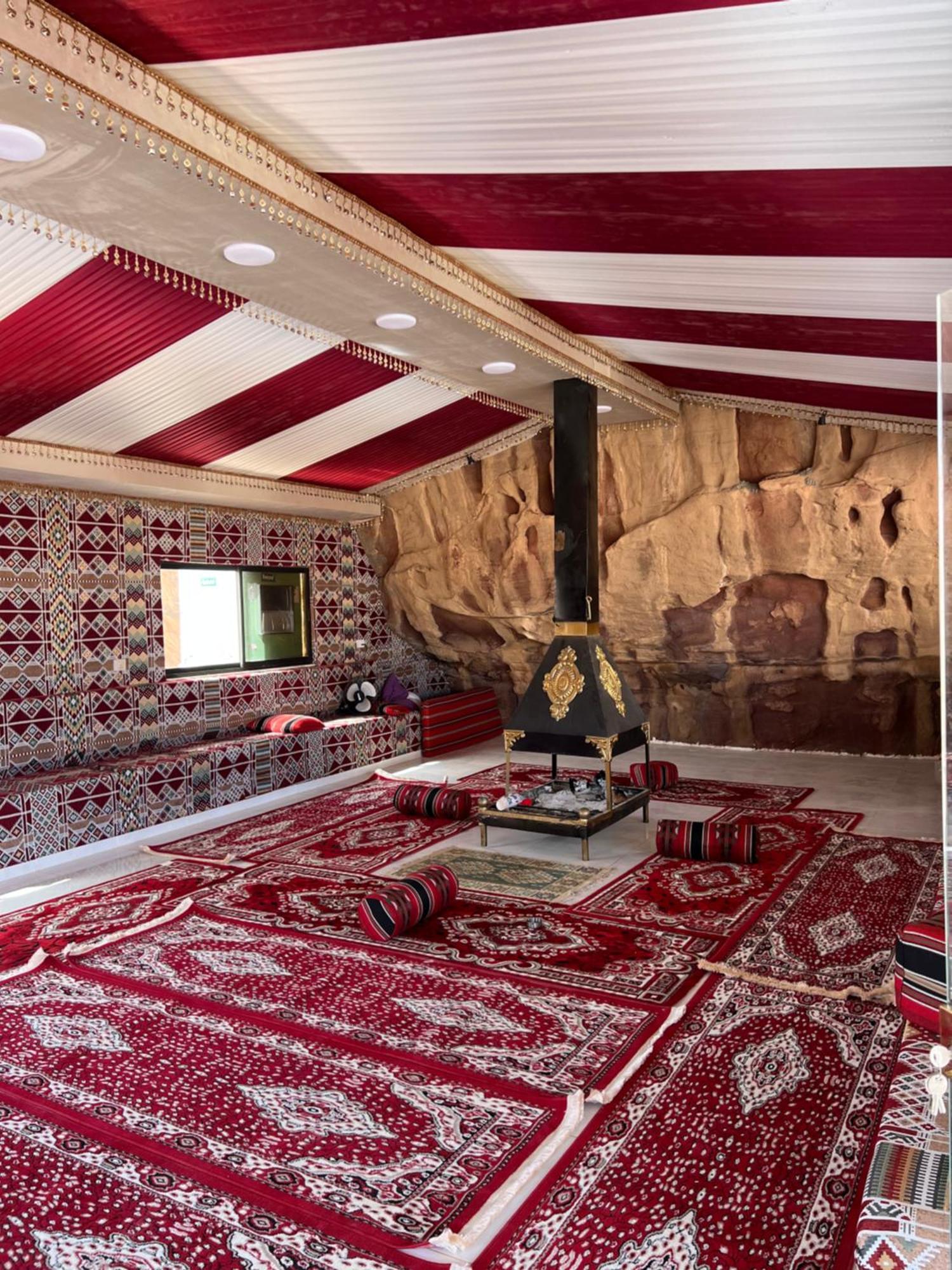 Abdullah Luxury Camp Apartment Wadi Rum Ngoại thất bức ảnh
